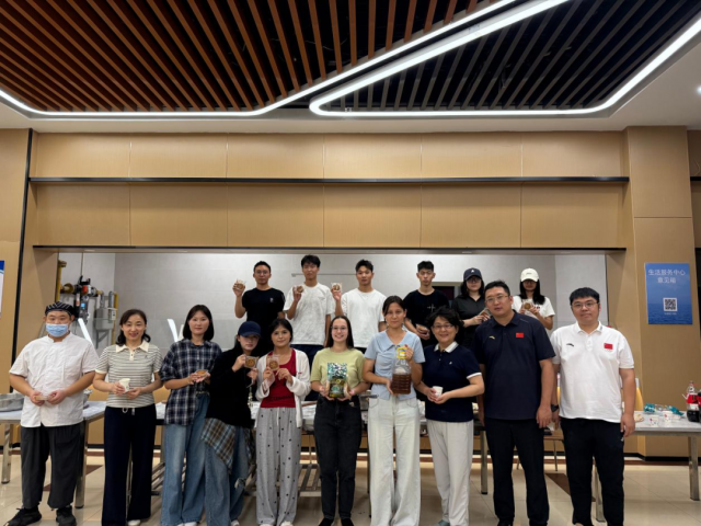 情暖中秋月 家校共团圆 | 学校组织留校师生共度中秋佳节
